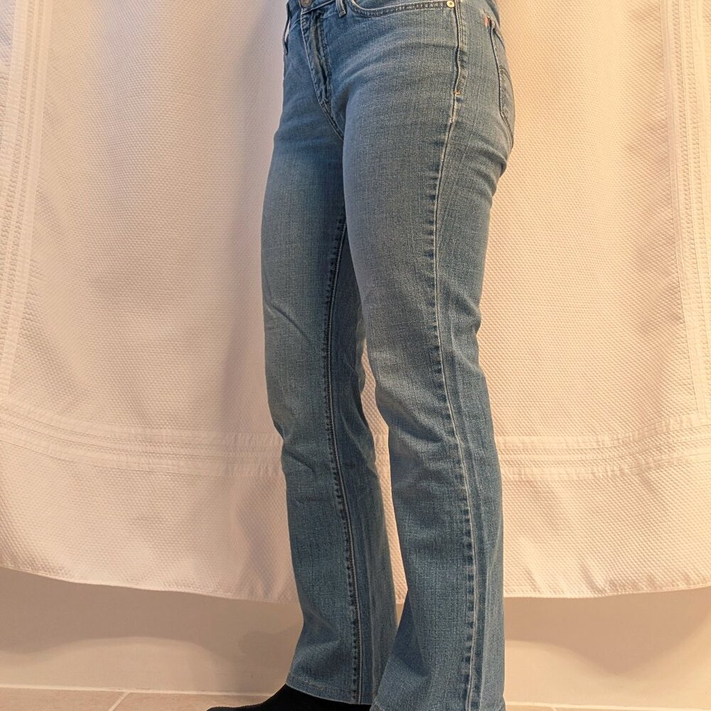 Levi's 525 boot cut blue jeans 8M (measurements below)